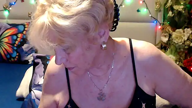 HappyWomanOn webcam