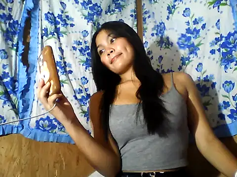 PinaySkinnyJust18 webcam