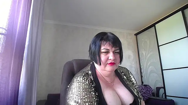 AlluringCurves webcam
