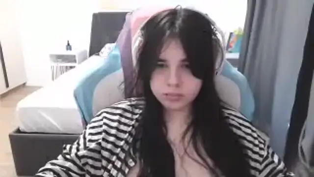 LunarMia webcam