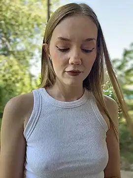 MilaMoone webcam