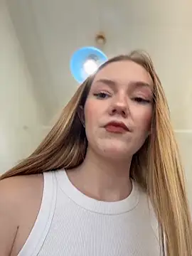 MilaMoone webcam
