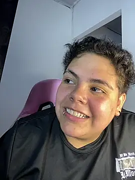 Hailey_Curvy webcam