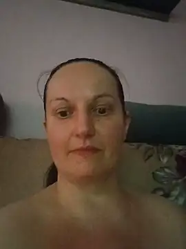 BustyLadyAlma webcam