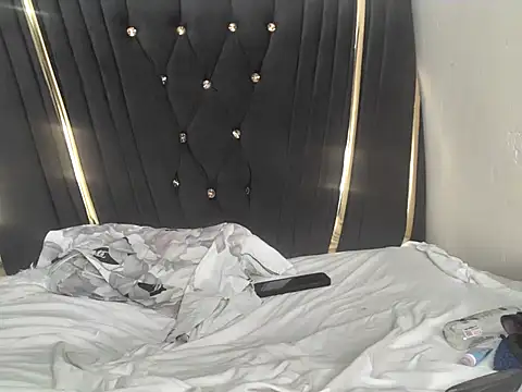 sexyleah25 webcam
