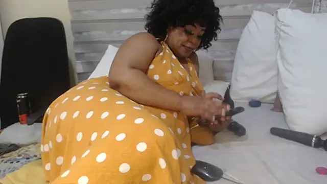 Foxybrownxx1 webcam