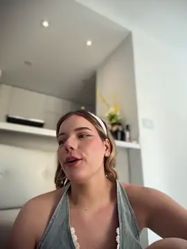 NicoleCut webcam
