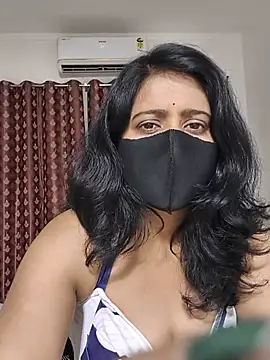 Cute-Maanvi webcam