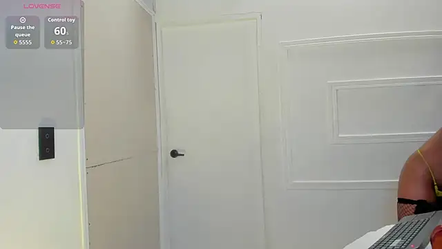 emmaalennox__ webcam