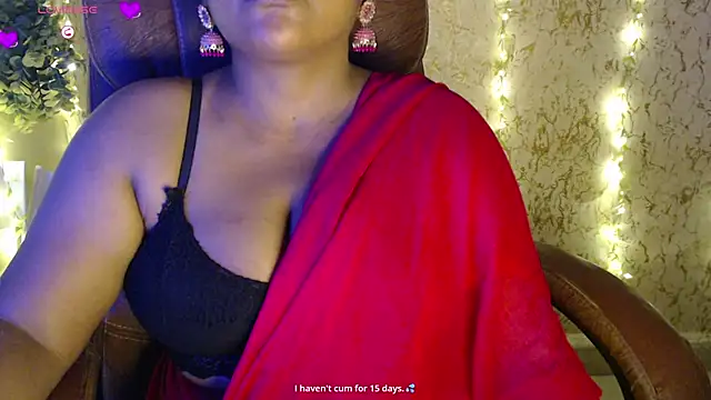 ItsMiraDesire webcam