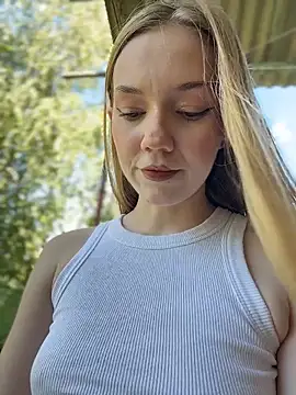 MilaMoone webcam