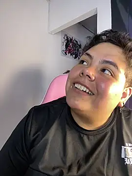 Hailey_Curvy webcam