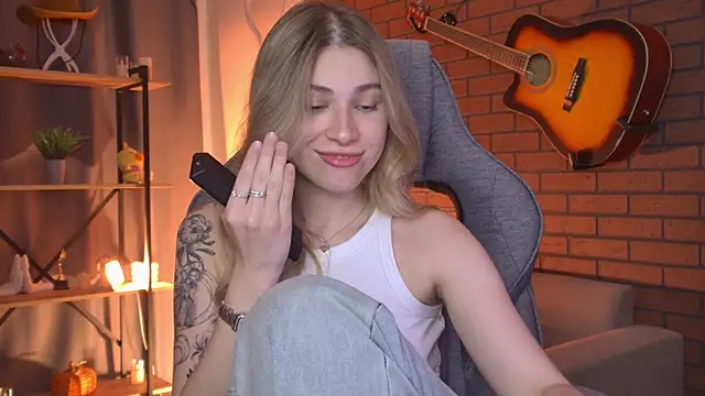 EllieCutes webcam