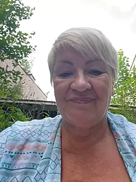 Laura_Millf webcam