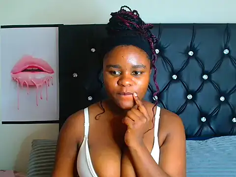 MahoganyEnchanted webcam