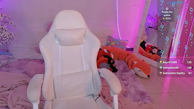 EricaMoonn webcam
