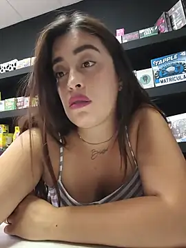 MissNyraSecret webcam