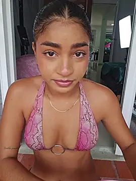 Milu_Luthor webcam
