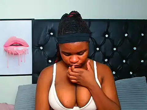 MahoganyEnchanted webcam