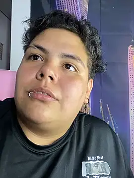 Hailey_Curvy webcam