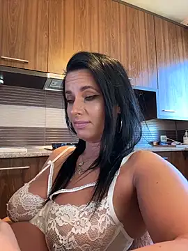 Hotmomcheckk_