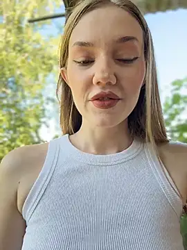 MilaMoone webcam