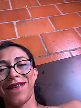Emma__cumlovee webcam