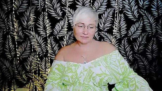 Olivia_playful webcam