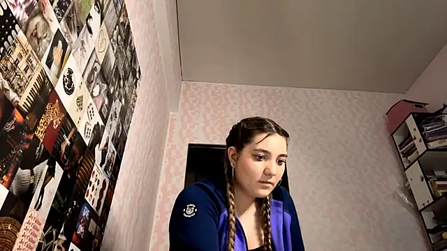 JanineThielman live cam on StripChat