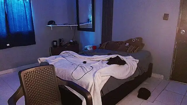 Mr_yisuzz live sex cam