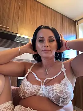 Hotmomcheckk_