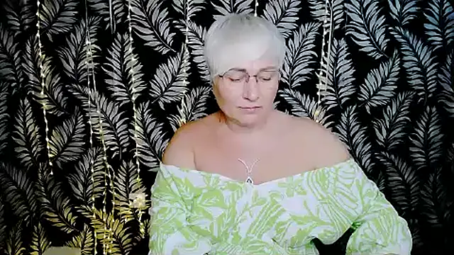 Olivia_playful live cam on StripChat