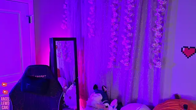 Angel-Lewd-Cake webcam