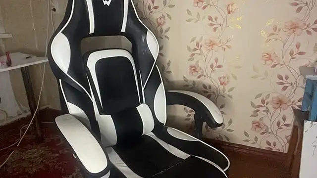 WhitePowerGirl webcam