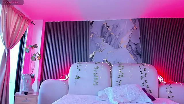 CarolineFyre webcam