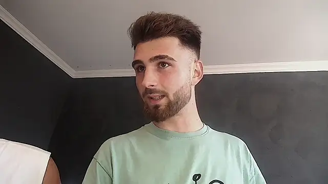 KyloEast's live cam