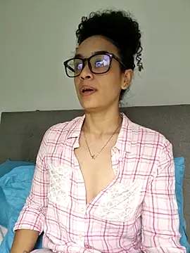 VelvetCurls webcam