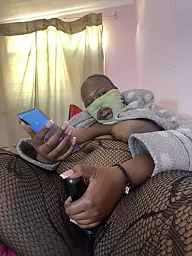 MaskedBootyLicious28 webcam