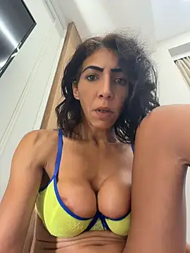 Yasmiinee webcam