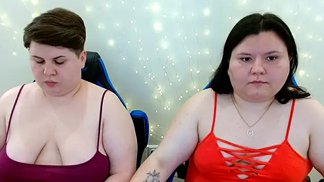 BeckyAndHellen webcam