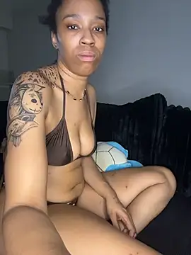 YeahhhitsBreezy webcam