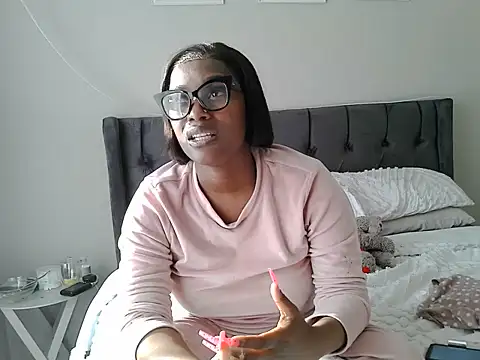 MissLaToYa webcam