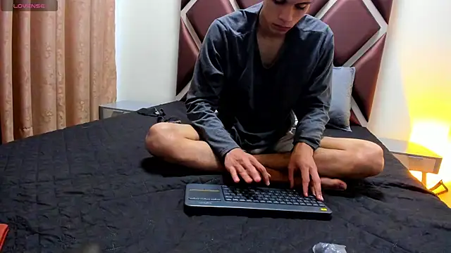 Ithan_Hott webcam