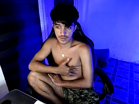 Spicy_RowyCam live cam on StripChat