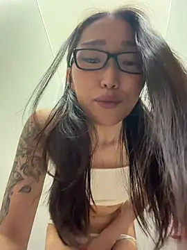 trytomakememoam live cam on StripChat