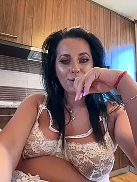 Hotmomcheckk_ webcam