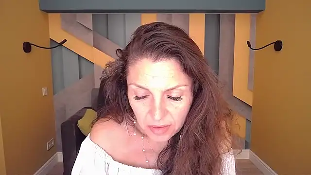 EllaLong webcam