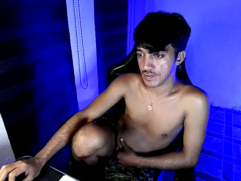 spicy_rowycam (M young) - Removed Underwear