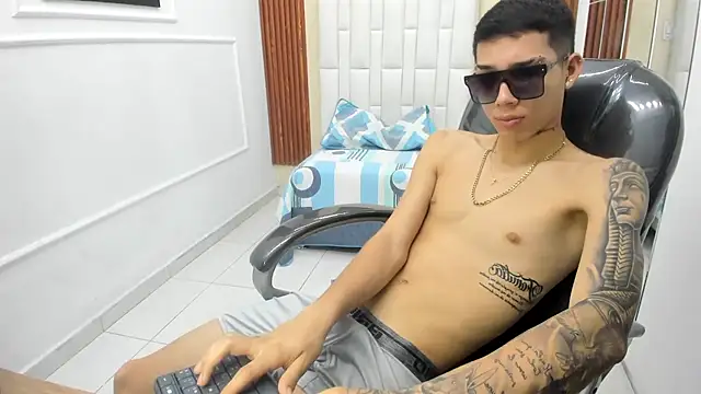 paul_ponce webcam
