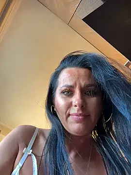 Hotmomcheckk_ webcam
